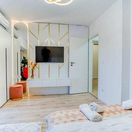 Hi Apartment Bucharest Exterior photo